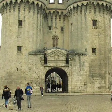 Les Victoriennes 住宿加早餐酒店 默兹河畔凡尔登