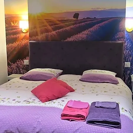 Les Victoriennes Bed & Breakfast